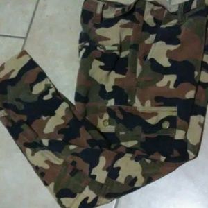 Michael Kors Camo Capri Cargos Size 00